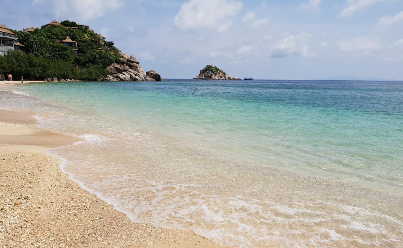 Foto af Haad Sai Daeng Beach med let sand og småsten overflade