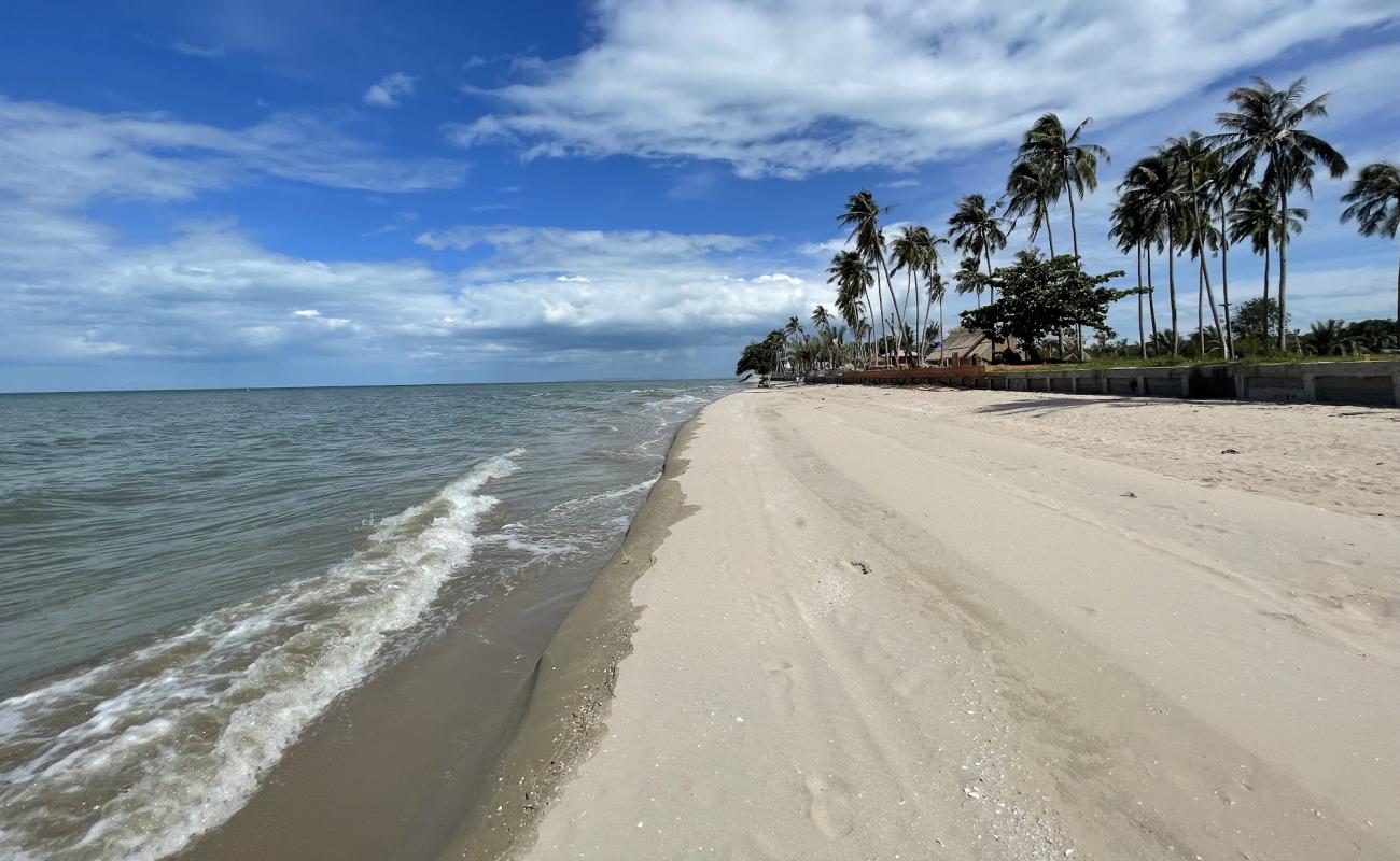 Foto af Phum Riang Beach med lys sand overflade