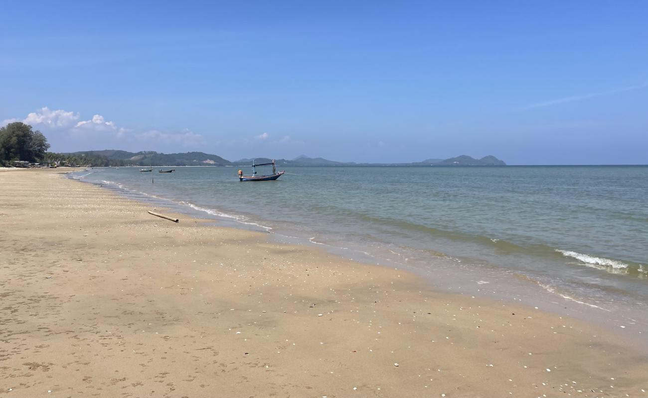 Foto af Pak Nam Lang Suan Beach med lys sand overflade