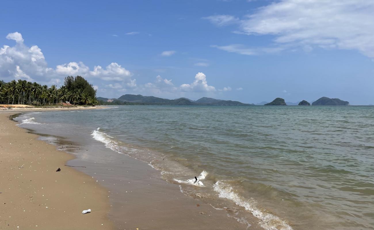 Foto af Arunothai Beach med lys sand overflade