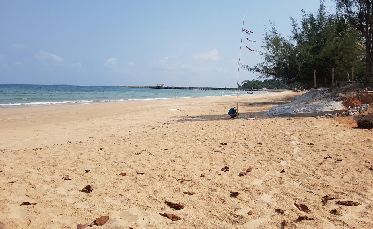 Foto af Saphli Beach med hvidt sand overflade