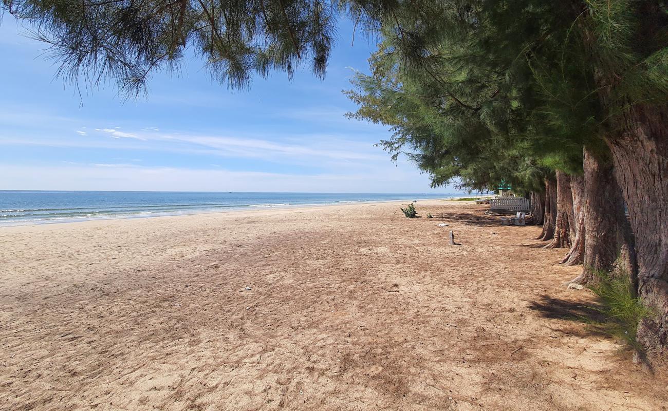 Foto af HuayYang Beach med lys sand overflade