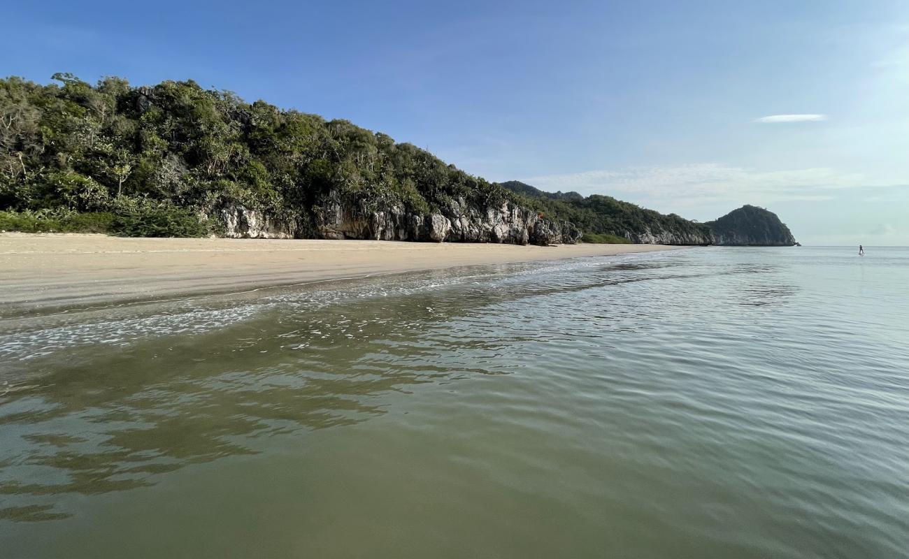 Foto af Wat Thung Noi Big Beach med lys sand overflade