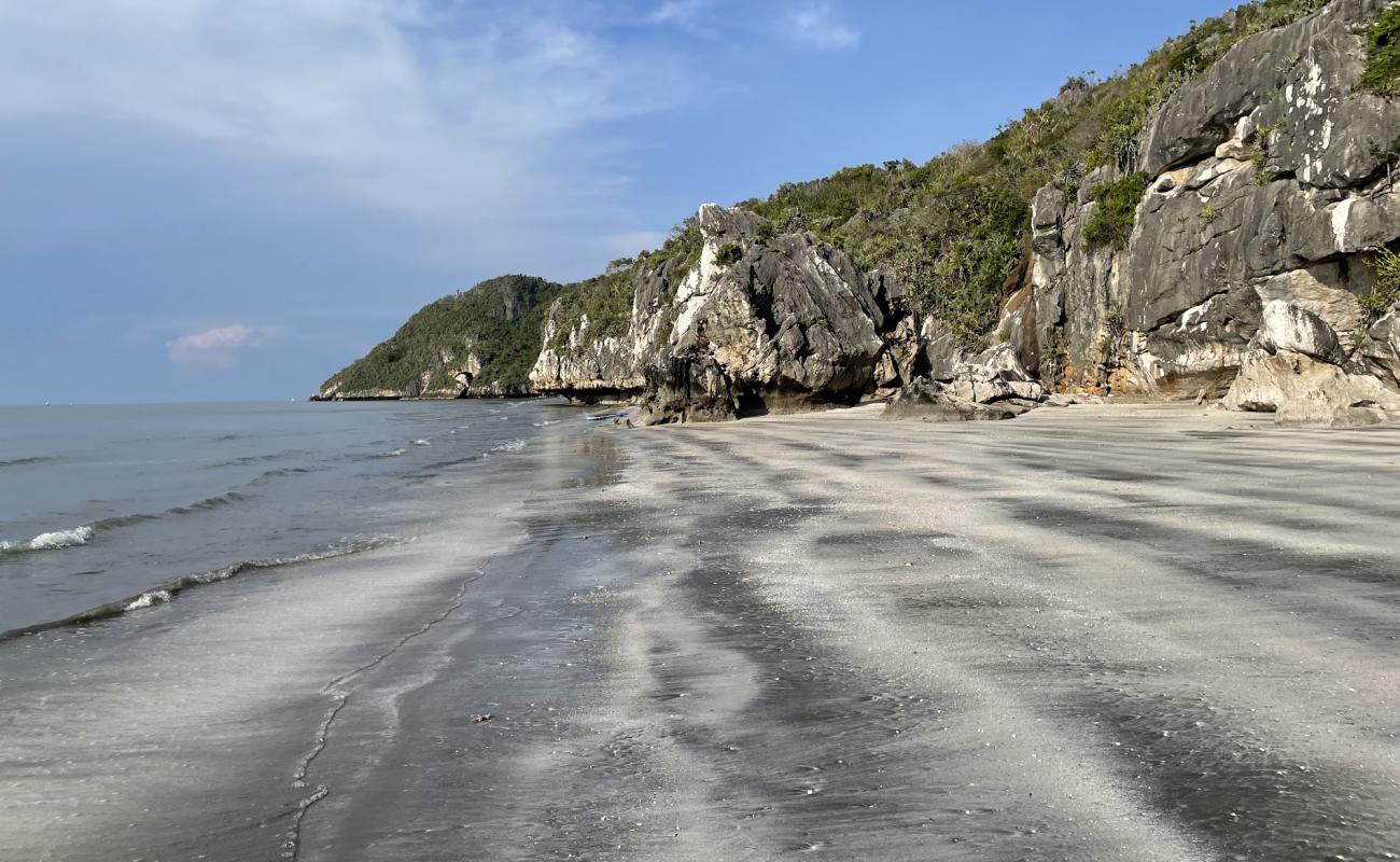 Foto af Wat Thung Noi Stone Beach med grå sand overflade