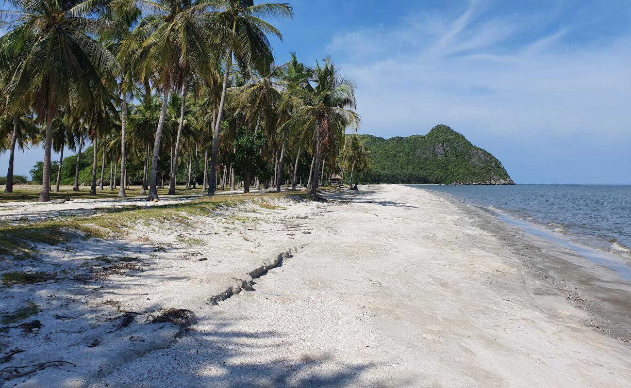 Foto af Sam Phraya Beach med lys skaldesand overflade