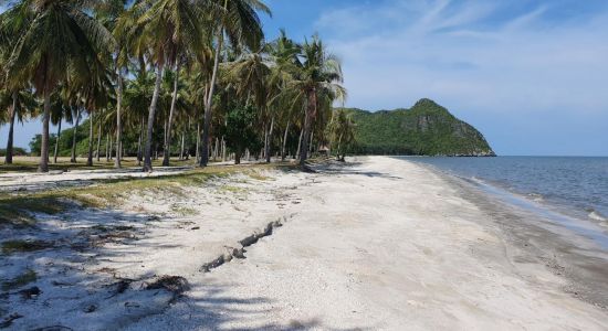 Sam Phraya Beach