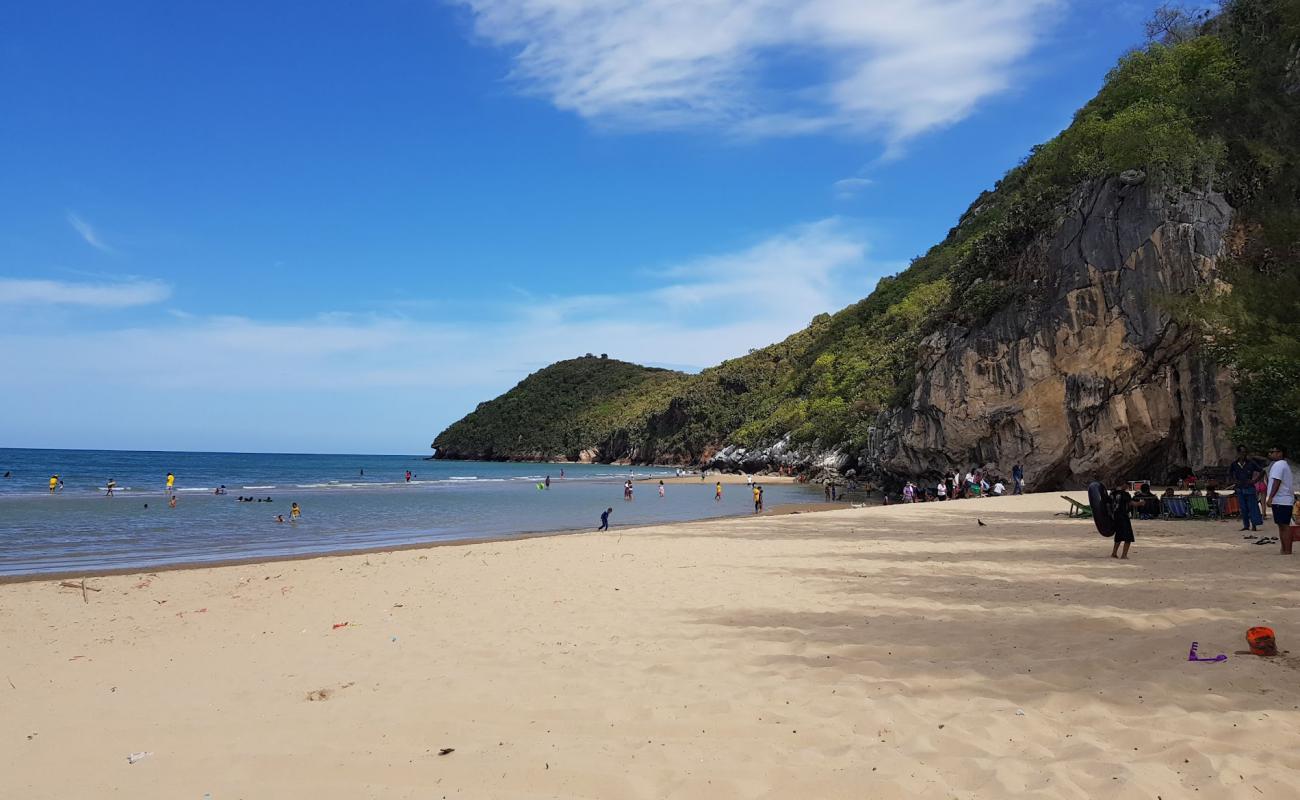 Foto af Khao Kalok Beach med lys sand overflade