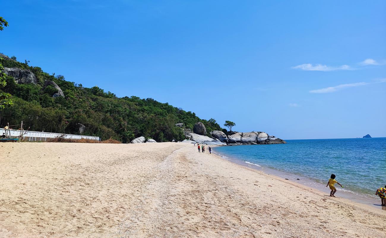 Foto af Sai Noi Beach med lys sand overflade