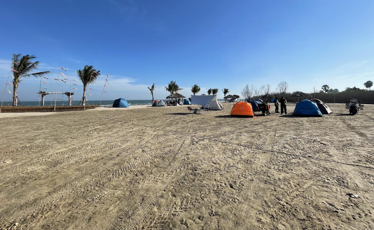 Foto af Chaam Beach med lys sand overflade