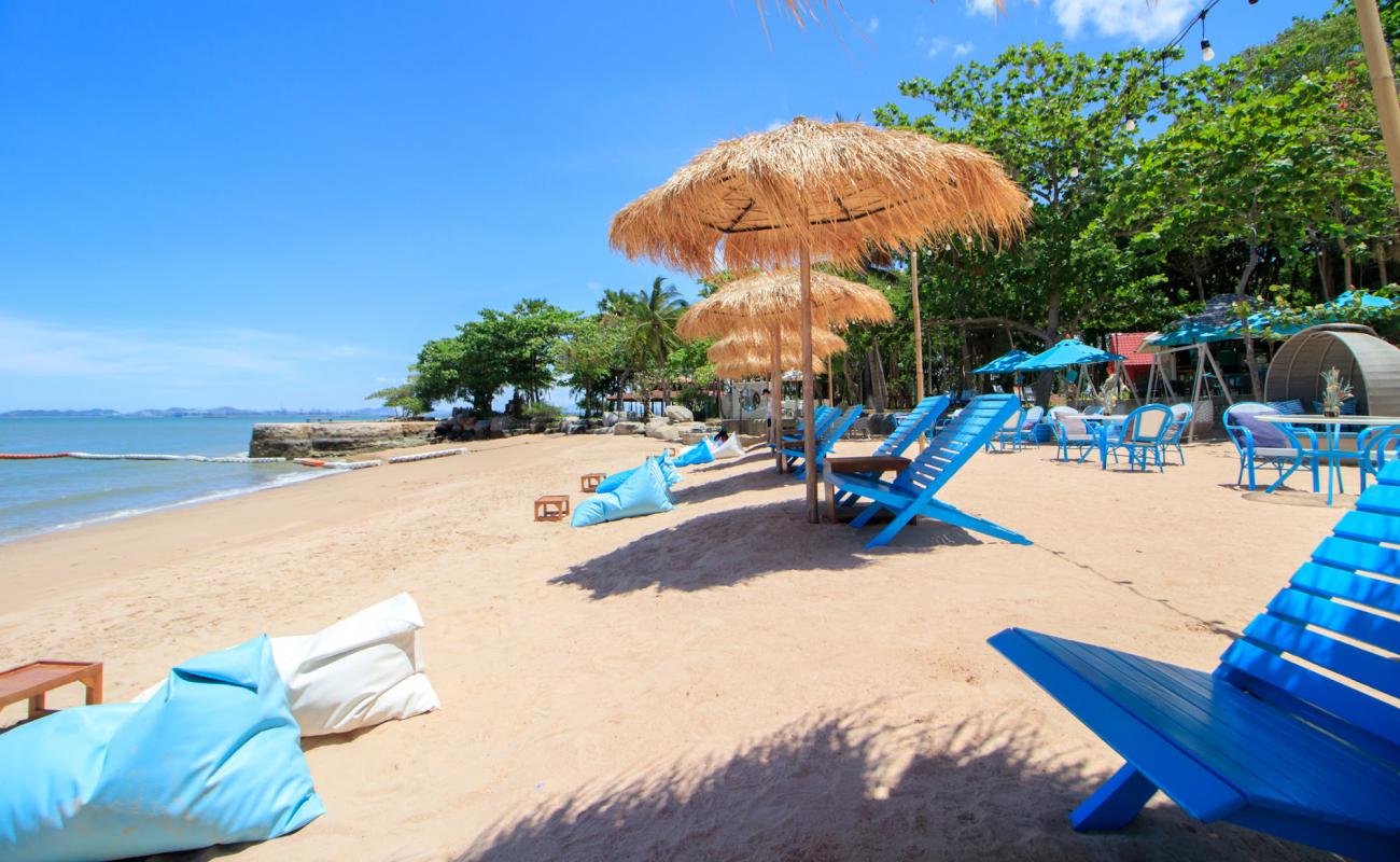 Foto af Wong Prachan Beach med lys sand overflade