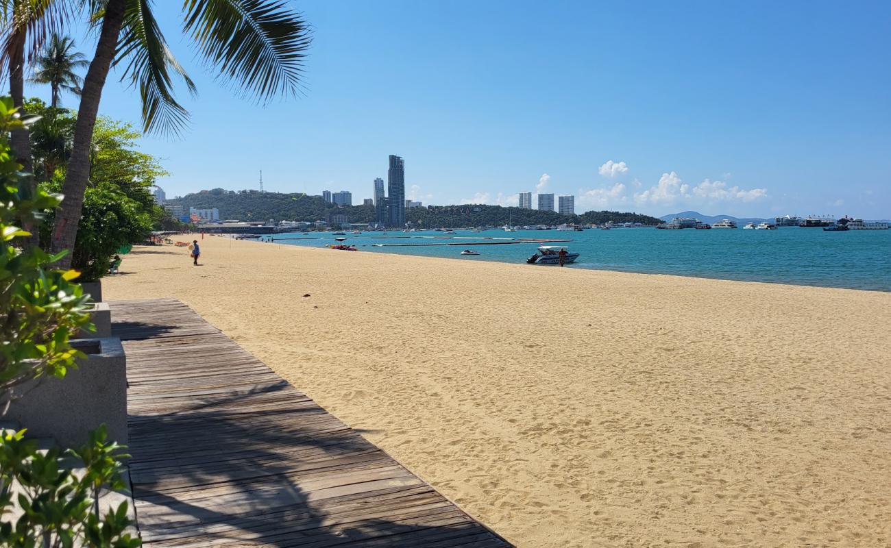 Foto af Pataya Strand med lys sand overflade