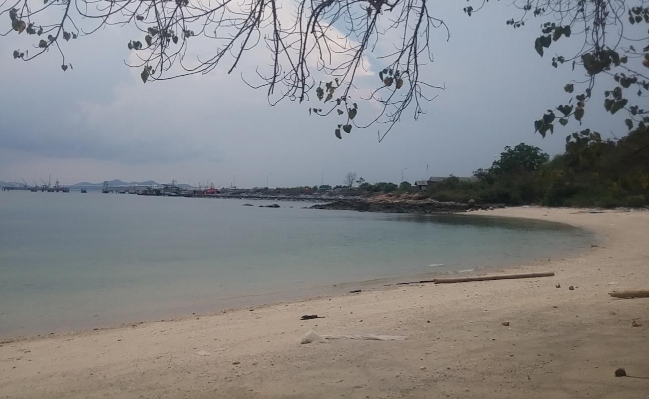 Foto af Haad Saai Kaew Beach med let sand og småsten overflade