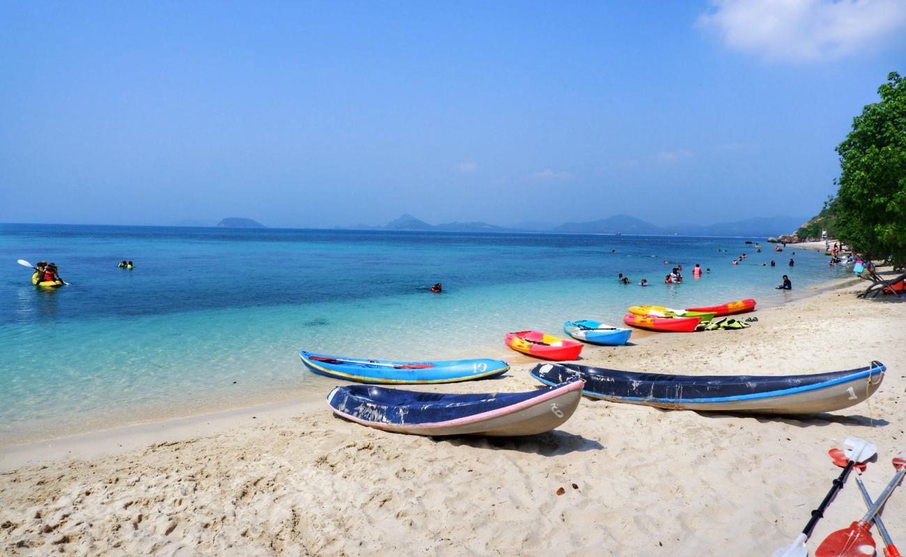 Foto af Ko Kham Beach med let sand og småsten overflade