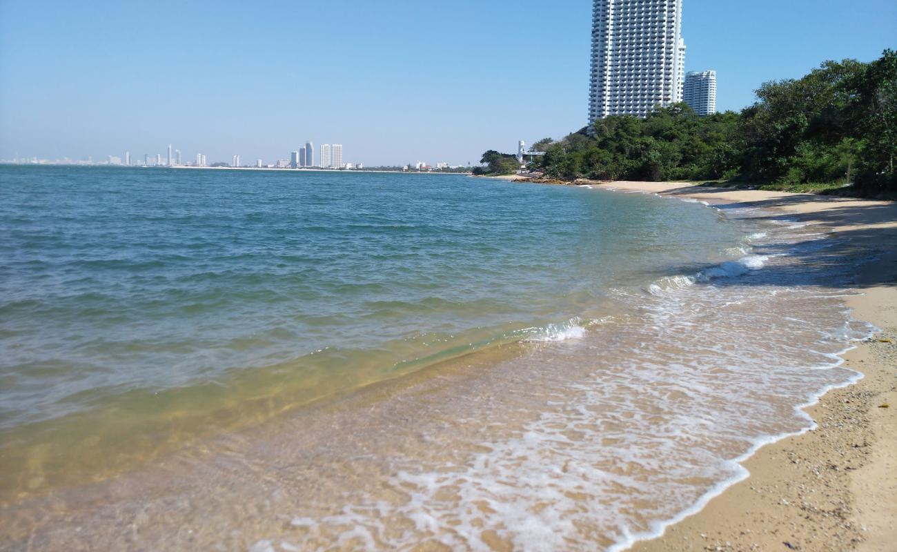 Foto af Pattaya Paradise Beach med let sand og småsten overflade