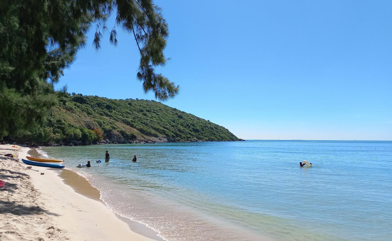 Foto af Nang Rong Beach med hvidt sand overflade