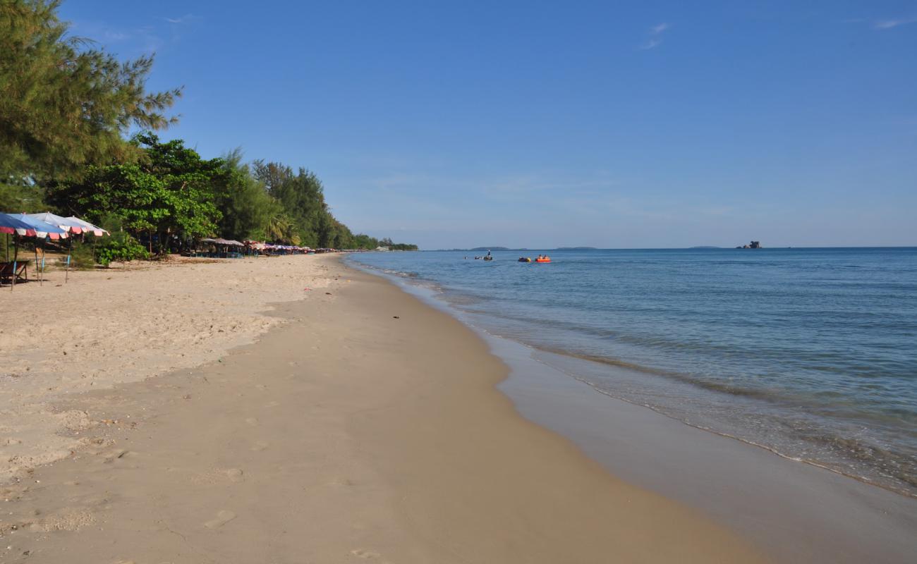 Foto af Laem Mae Phim Beach med lys sand overflade