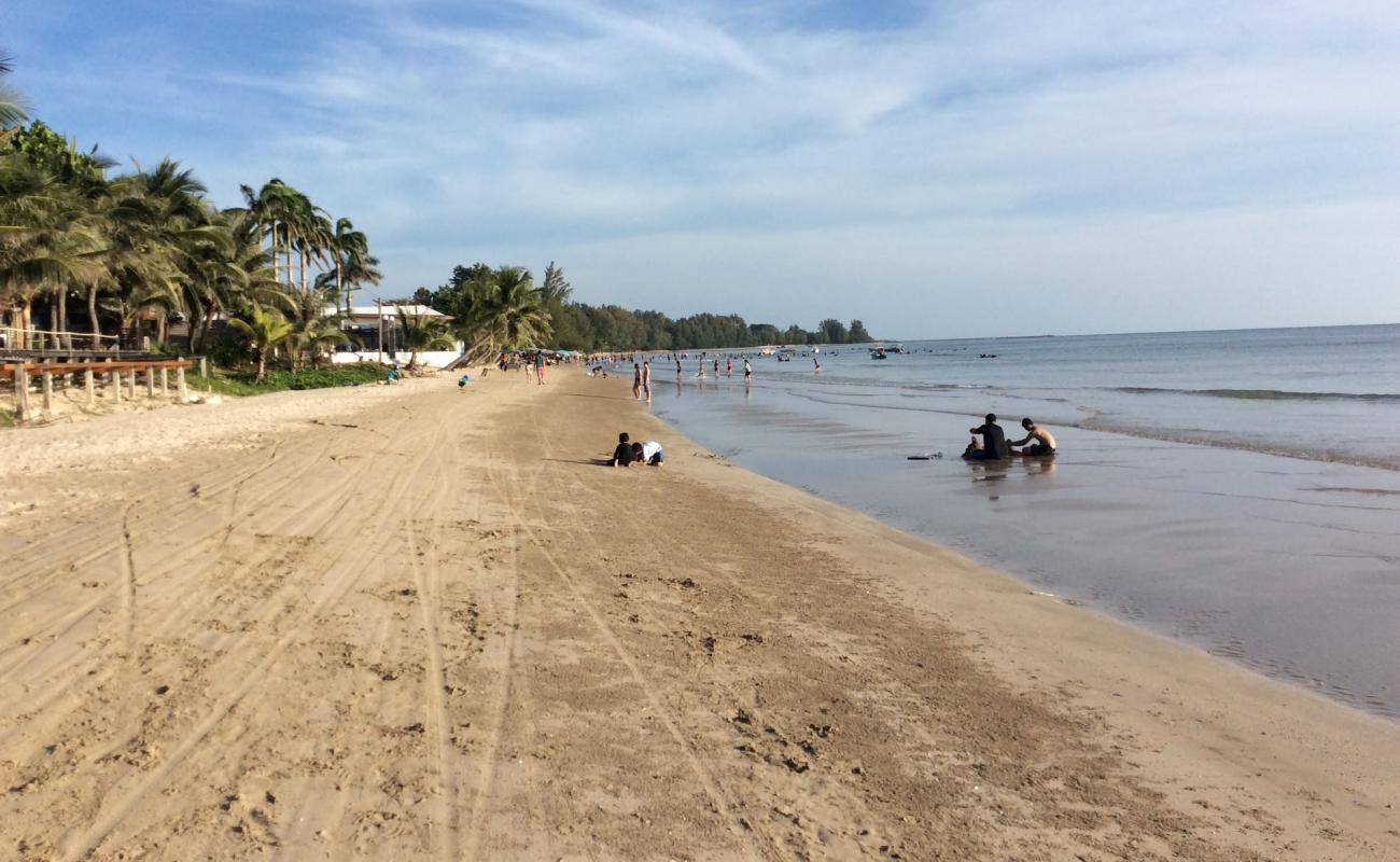 Foto af Hat Chao Lao Beach med lys sand overflade