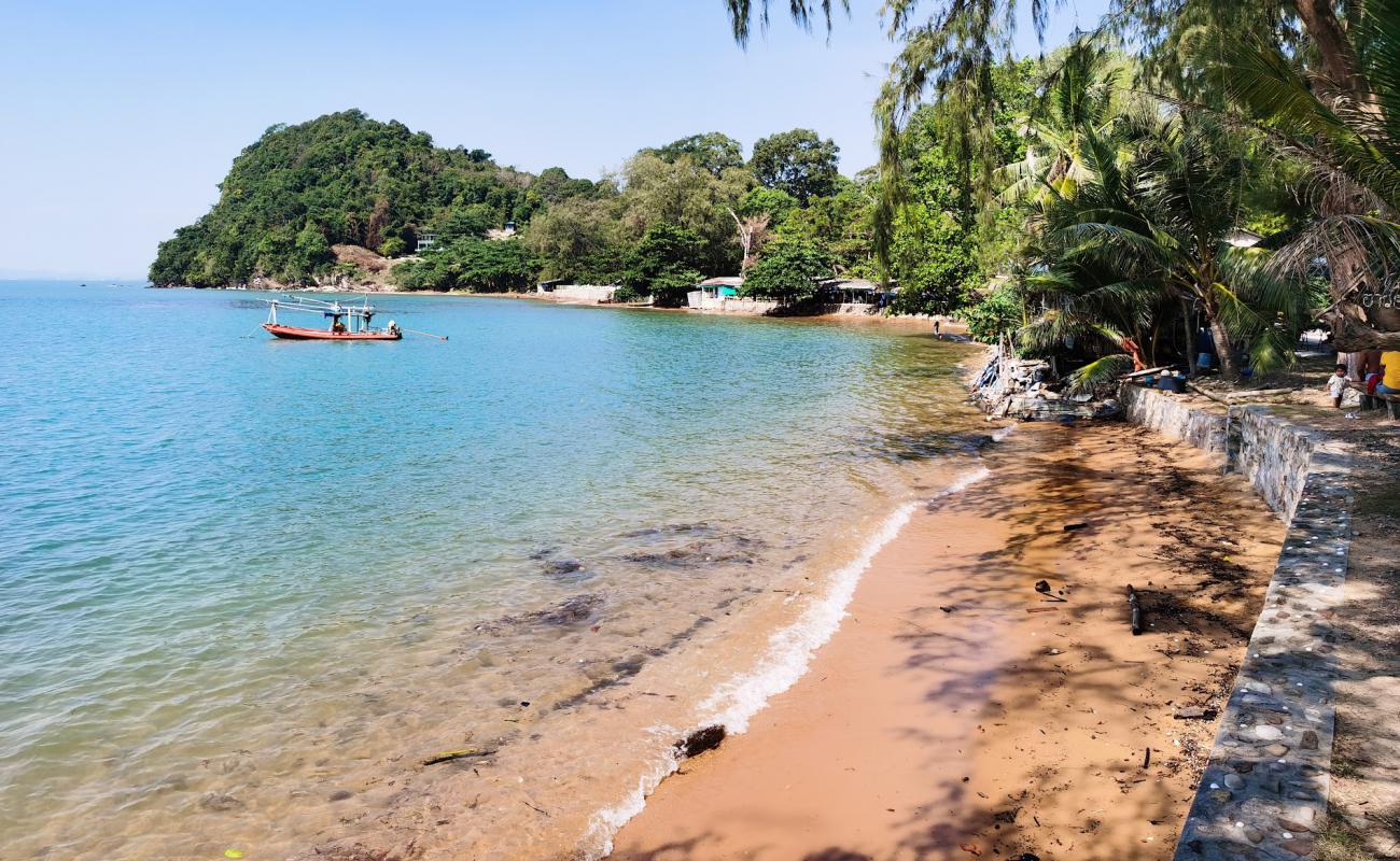 Foto af Hat Ao Yang Beach med lyst sand & sten overflade