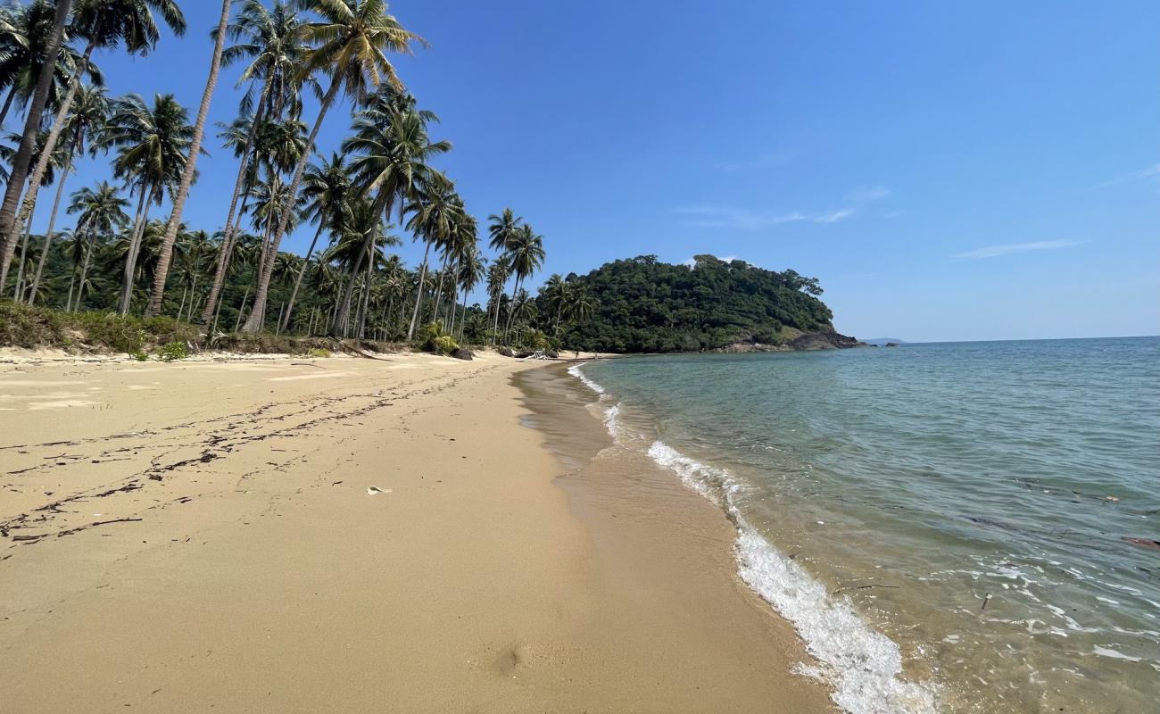 Foto af Wai Chaek Beach med lys sand overflade