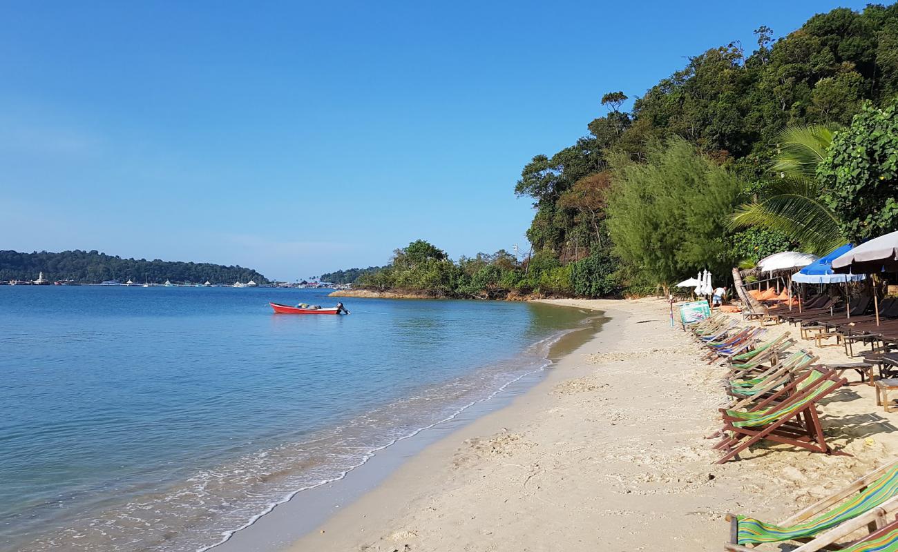 Foto af Haad Klong Kloi med lys fint sand overflade