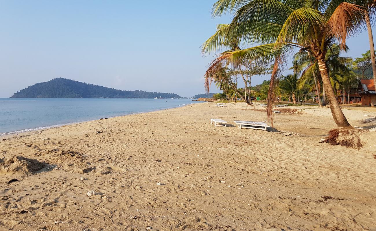 Foto af Koh Chang Beach med lys sand overflade