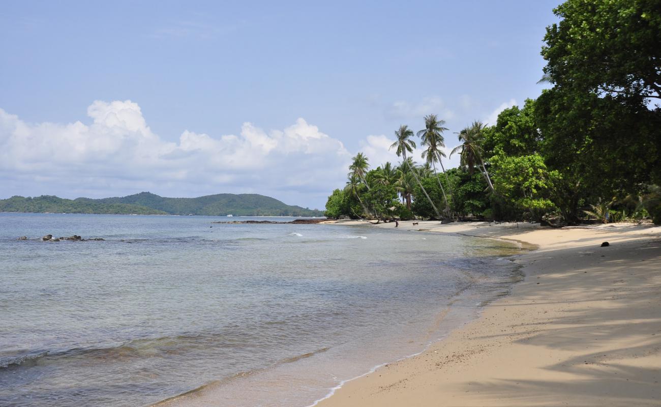 Foto af Ao Soun Yai Beach med hvidt fint sand overflade