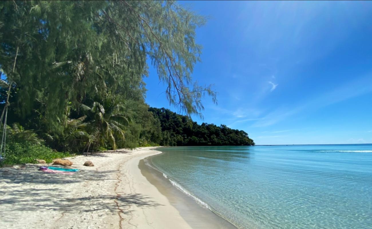 Foto af Ao Jark bay Beach med hvidt fint sand overflade