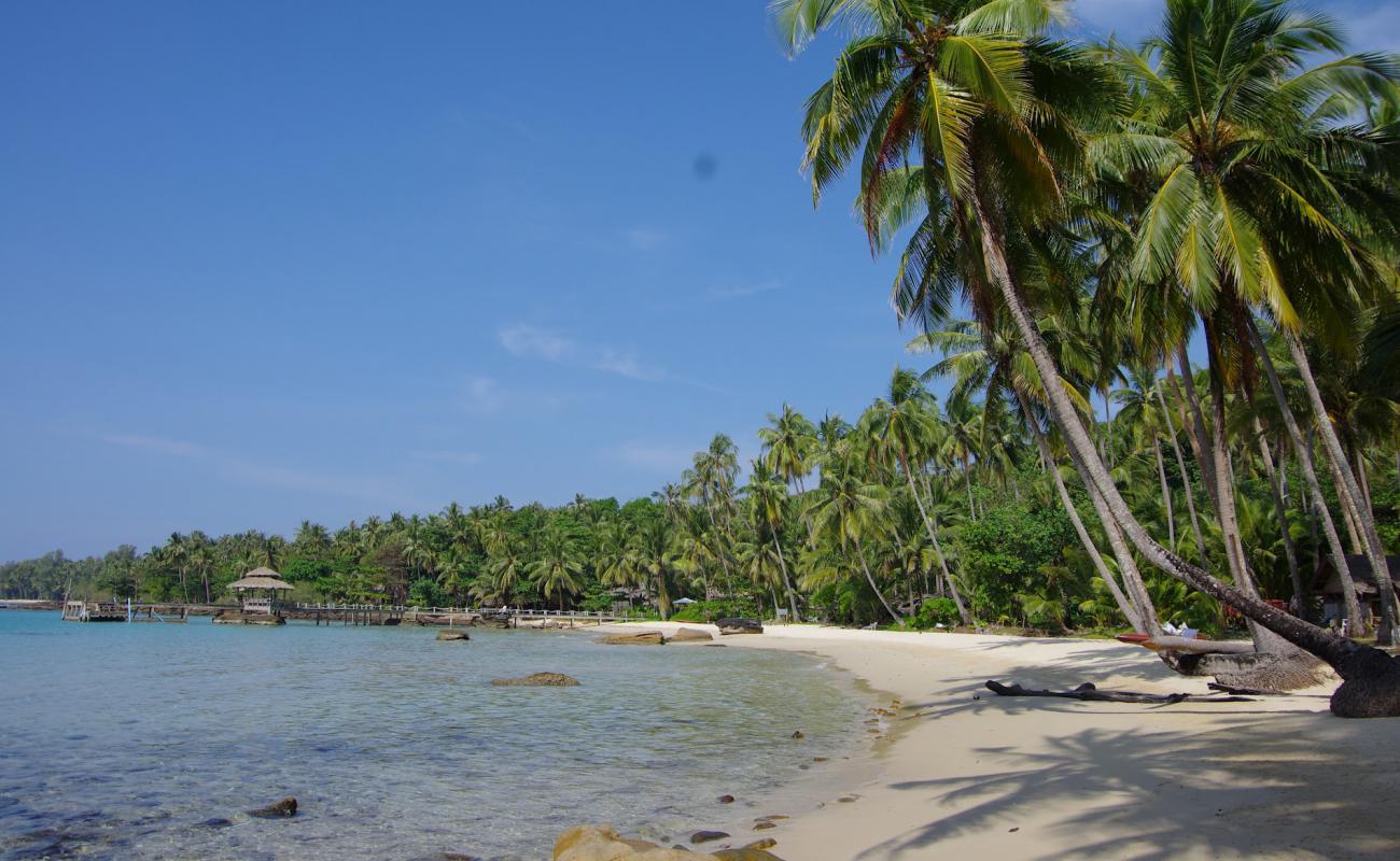 Foto af Haad Noi Strand med hvidt fint sand overflade