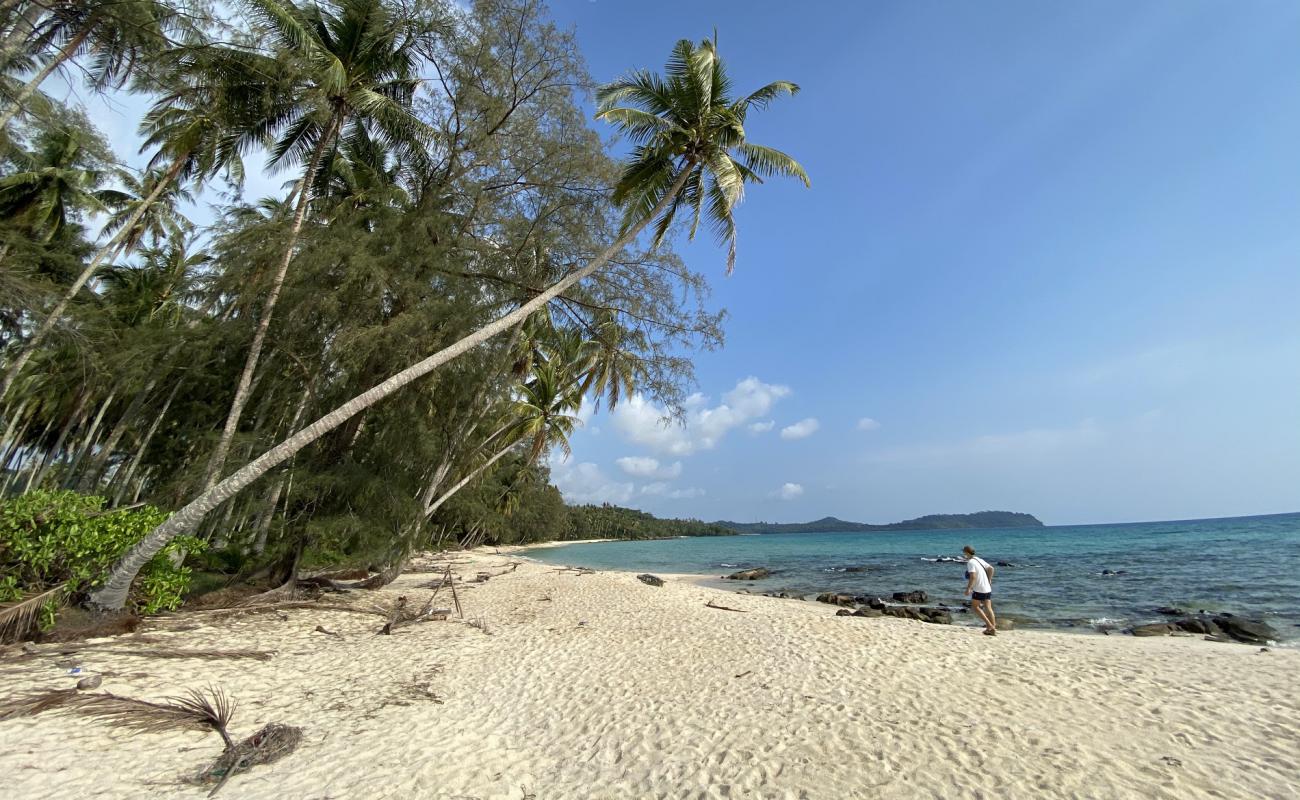 Foto af Ao Tapao Beach med lys fint sand overflade