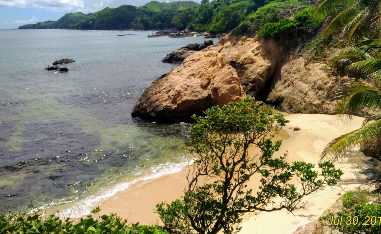 Foto af Sandy Bay beach med lys sand overflade