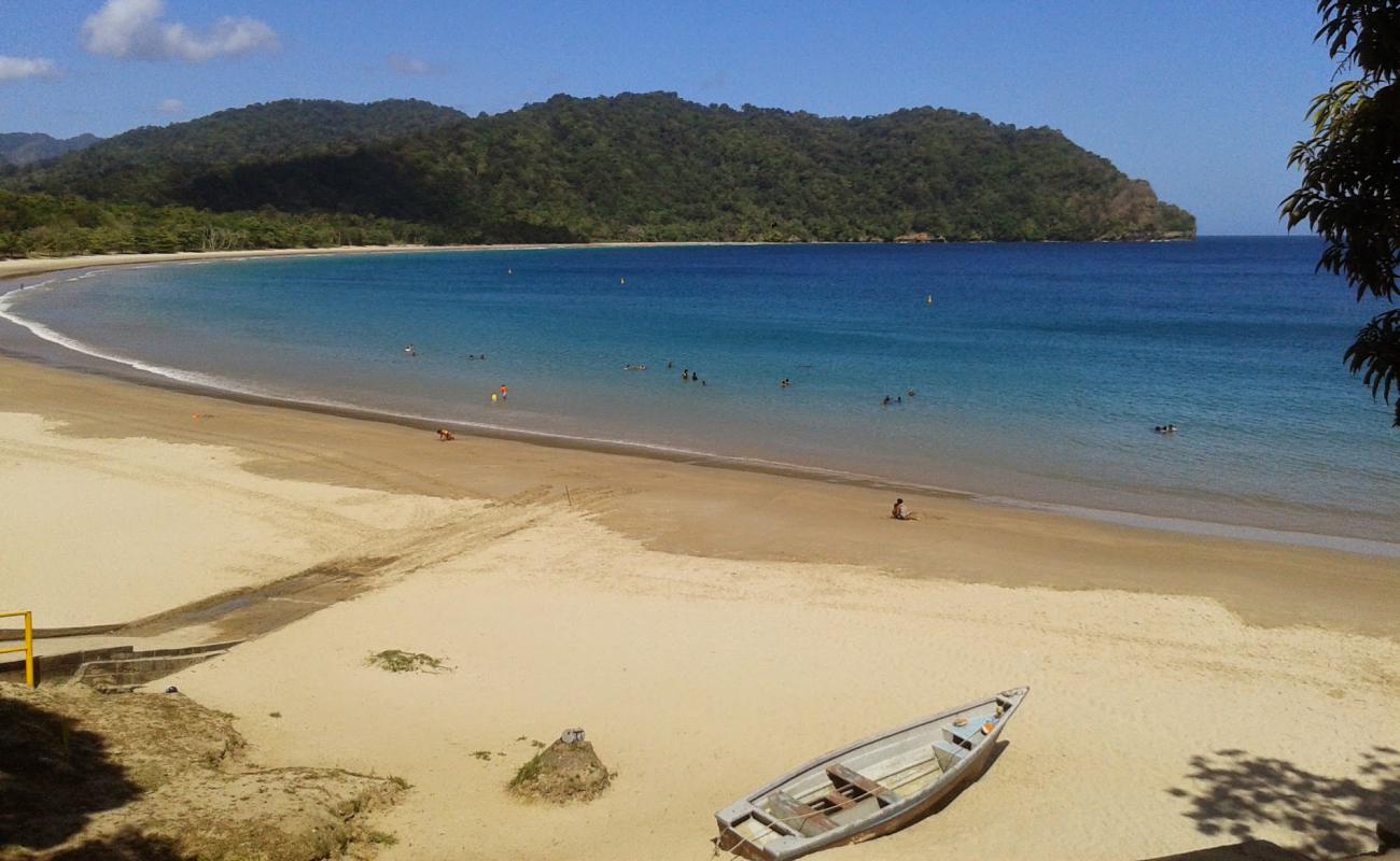 Foto af Las Cuevas beach med lys fint sand overflade