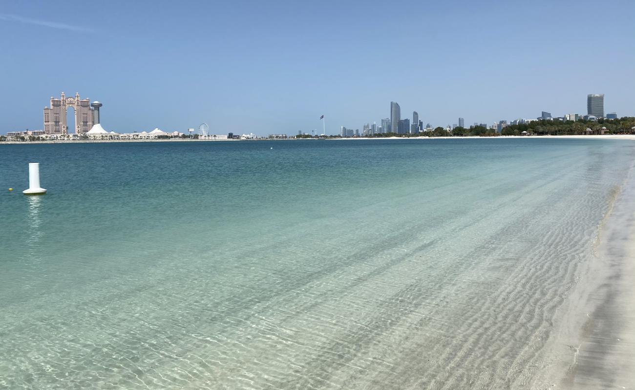 Foto af Emirates Palace Stranden med hvidt fint sand overflade