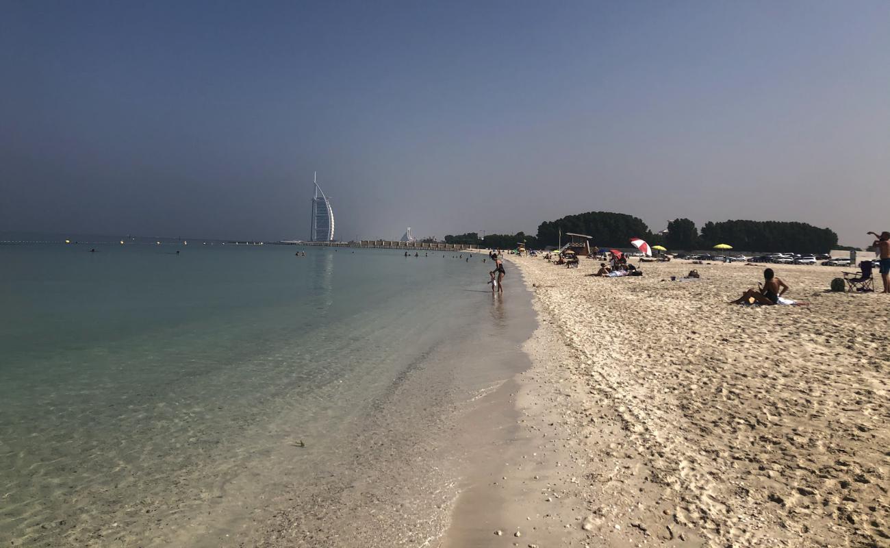 Foto af Al Sufouh Beach med lys fint sand overflade