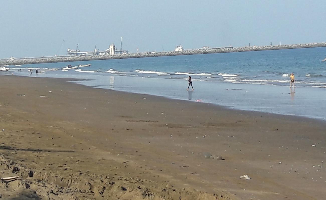 Foto af Fujairah Corniche Beach med lys sand overflade