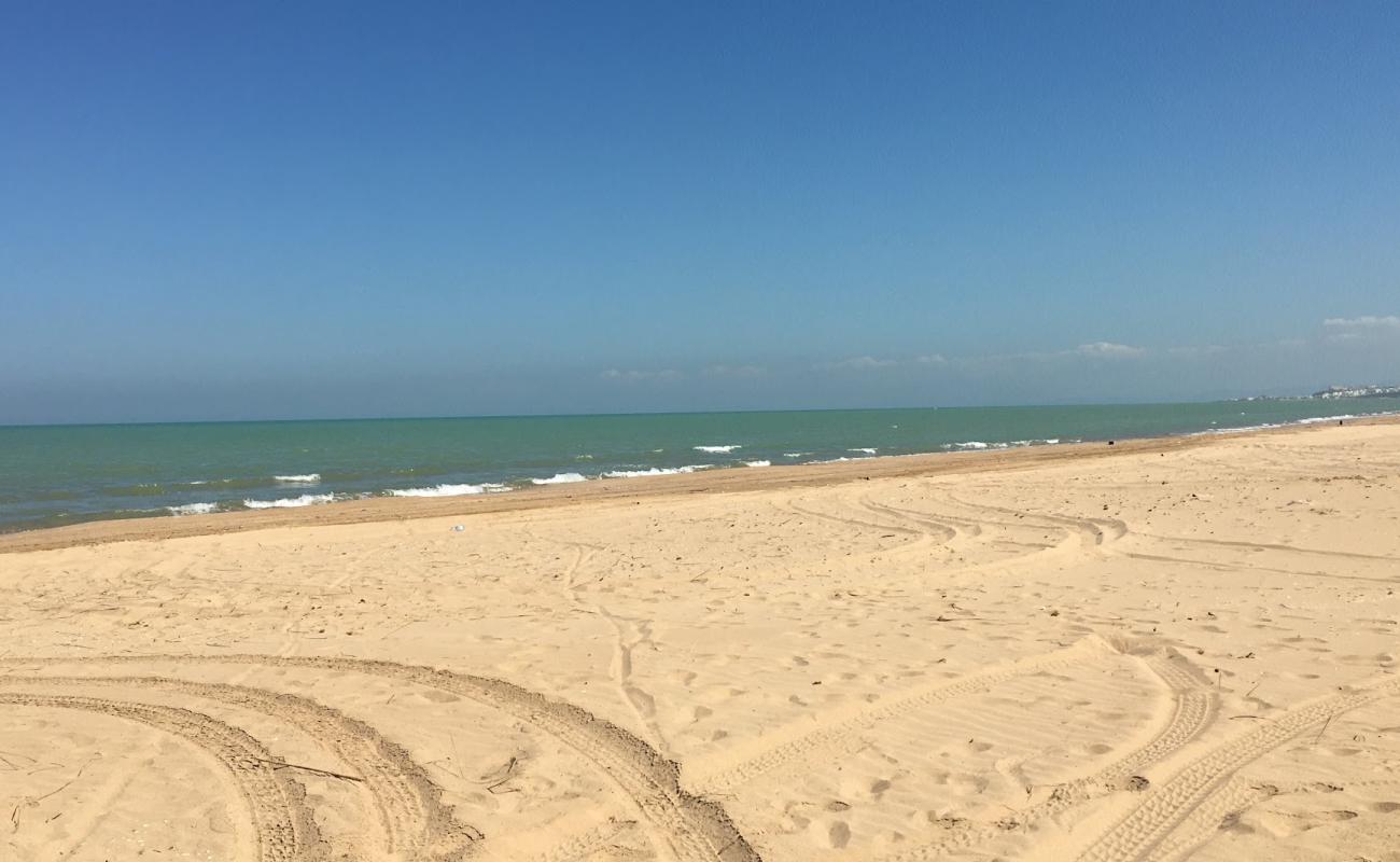 Foto af Raoued plage med lys fint sand overflade