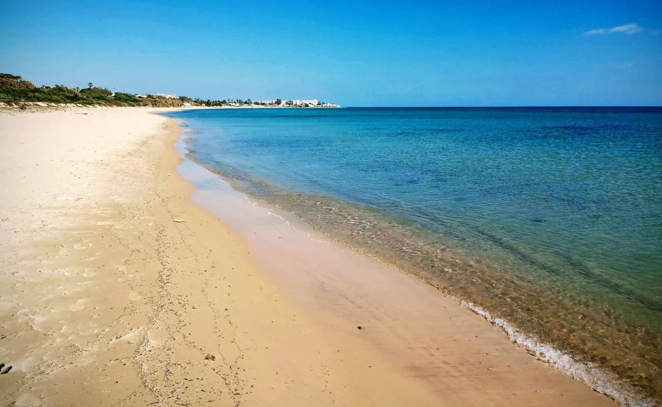 Foto af Plage Sidi Mahrsi med lys sand overflade