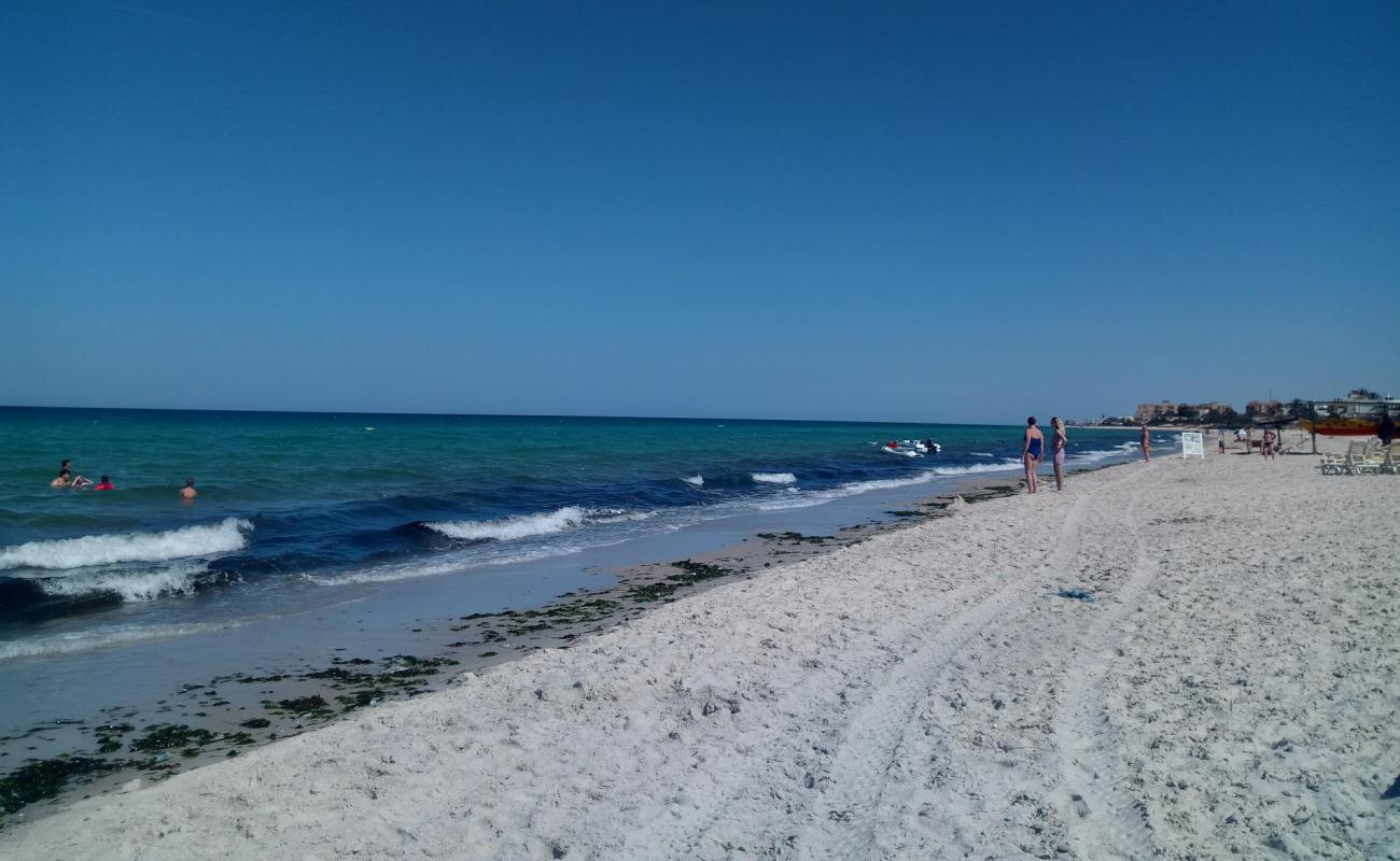 Foto af Happy beach med hvidt fint sand overflade