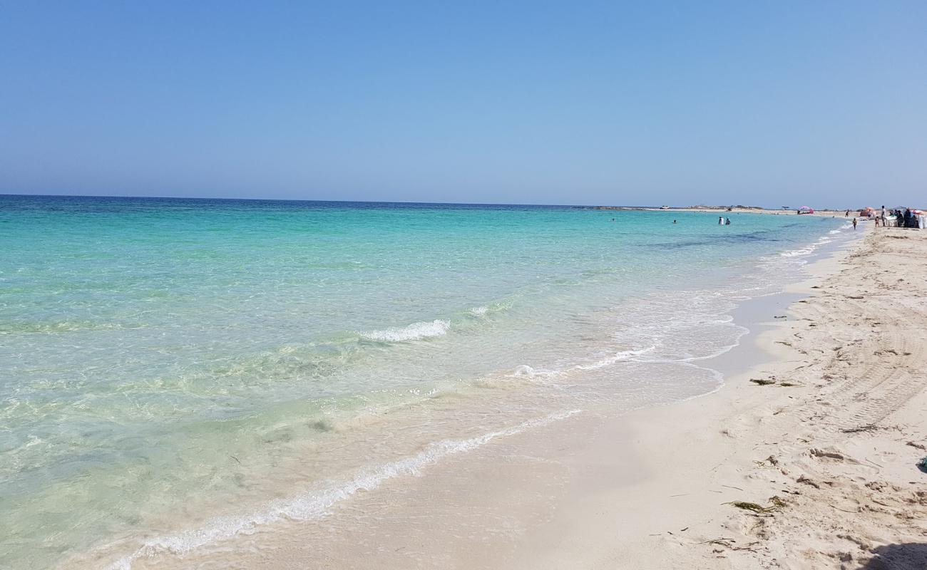 Foto af Lella Hadhria beach med hvidt sand overflade