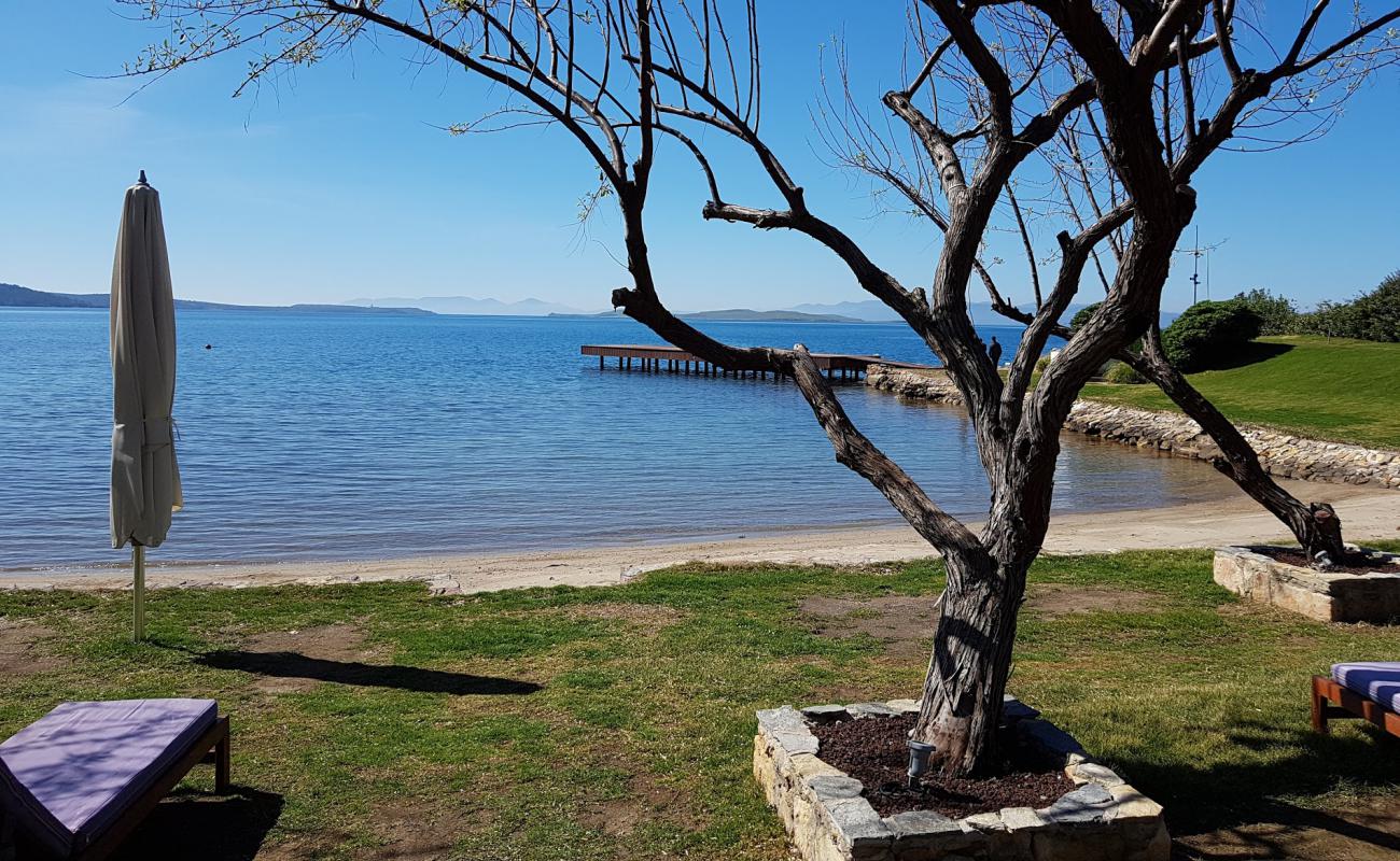 Foto af Ortunc Bay med lys sand overflade