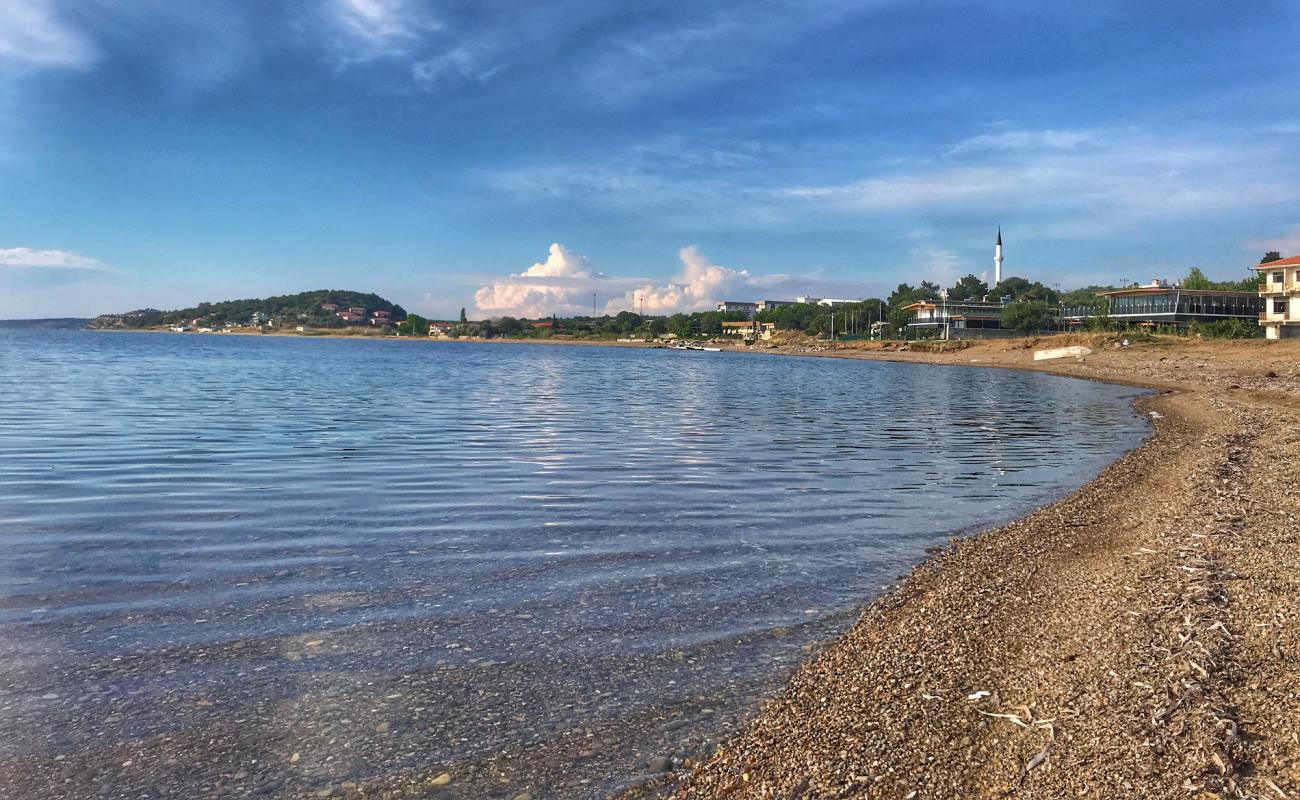 Foto af Troas beach med let sand og småsten overflade