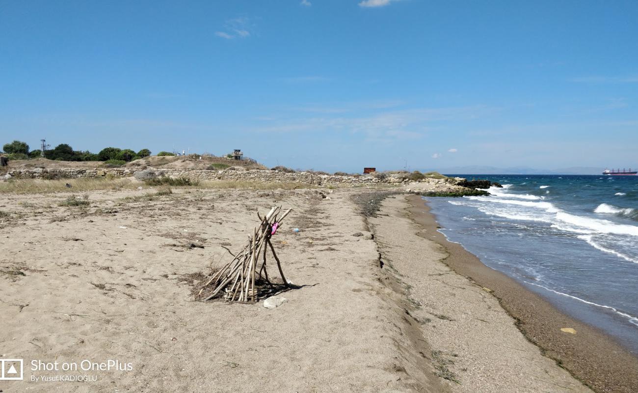 Foto af Kumkale beache med let sand og småsten overflade