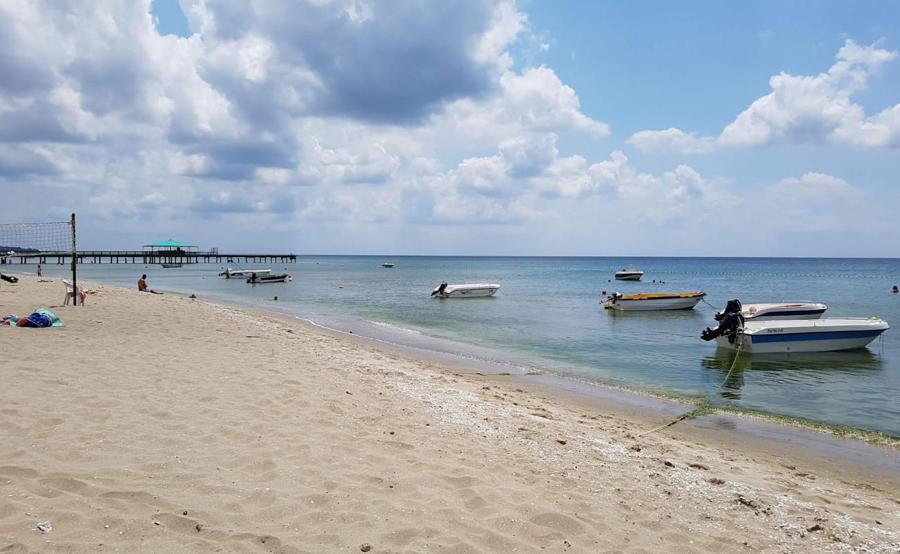 Foto af Kamiloba beach med brunt sand overflade