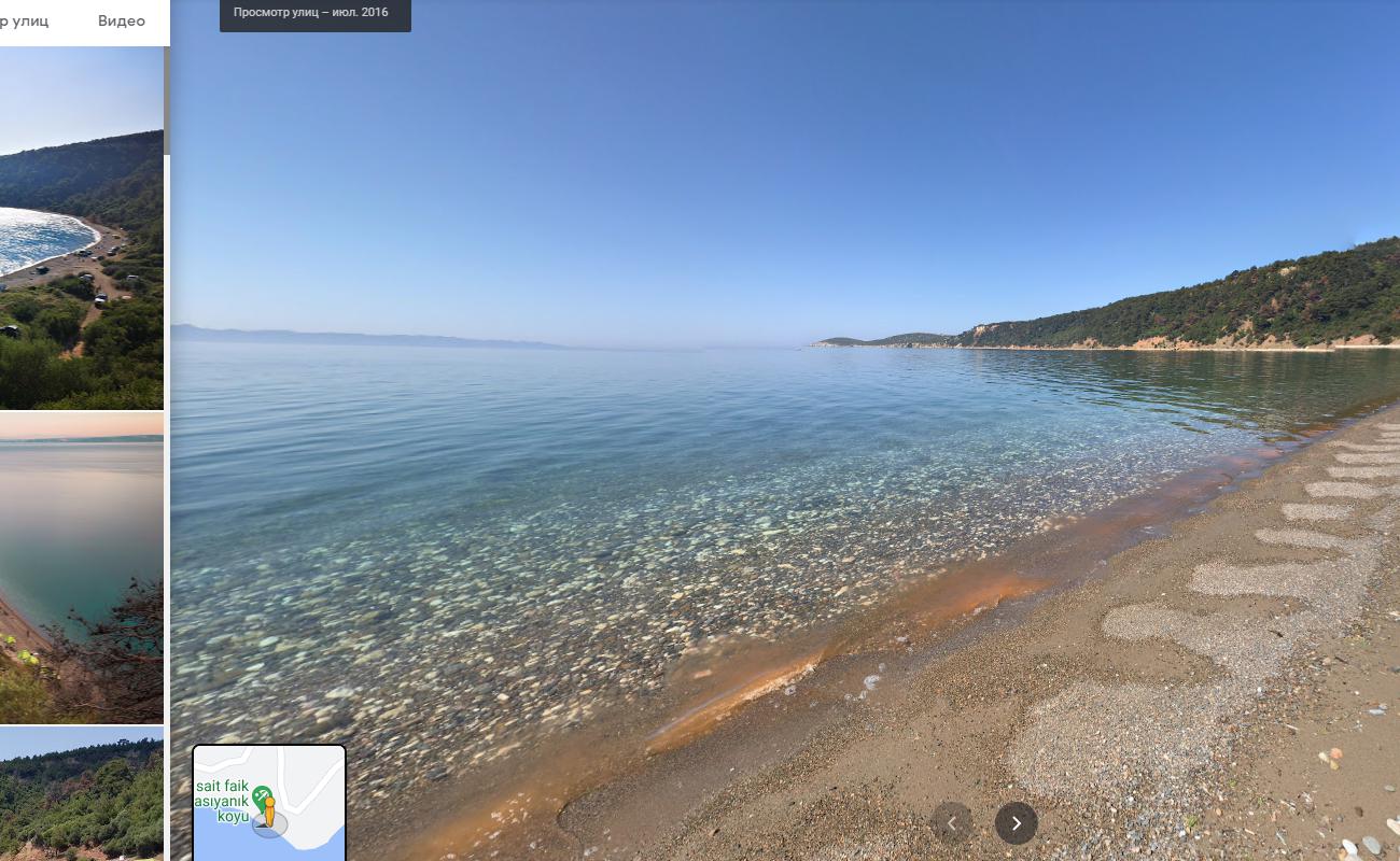 Foto af Sait faik beach bakket op af klipperne