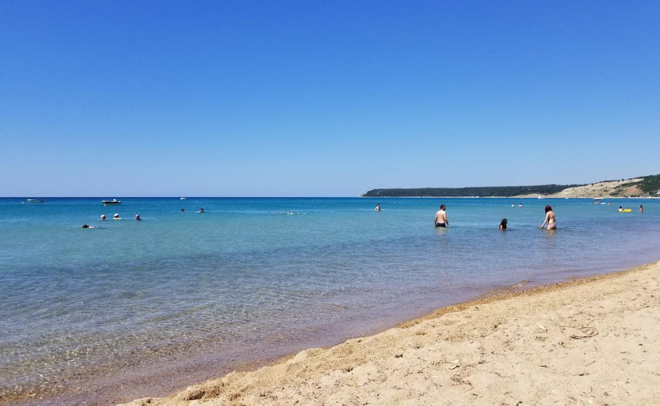 Foto af Erikli Strand med lys fint sand overflade