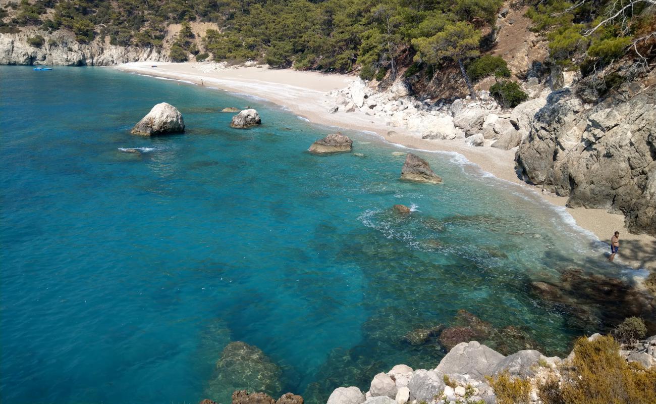 Foto af Balarti beach med let sand og småsten overflade