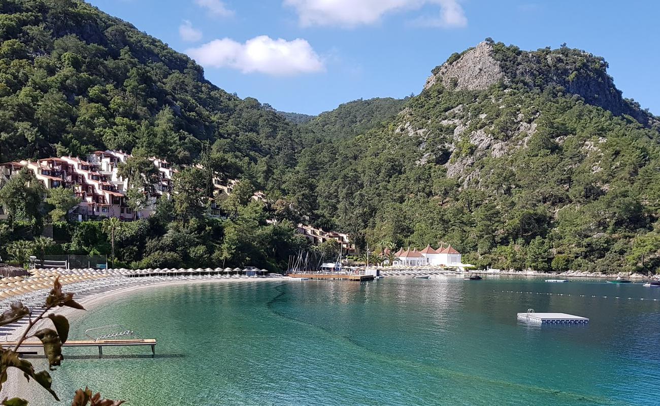 Foto af BakkeStrand med let fin sten overflade