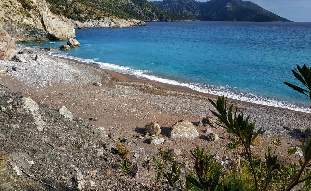 Foto af Kayacik beach III med sort sand og småsten overflade