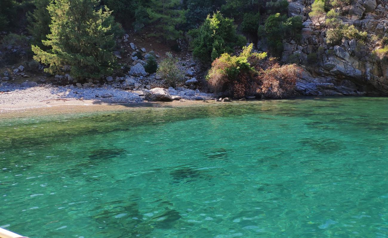 Foto af Candost beach med let sten overflade