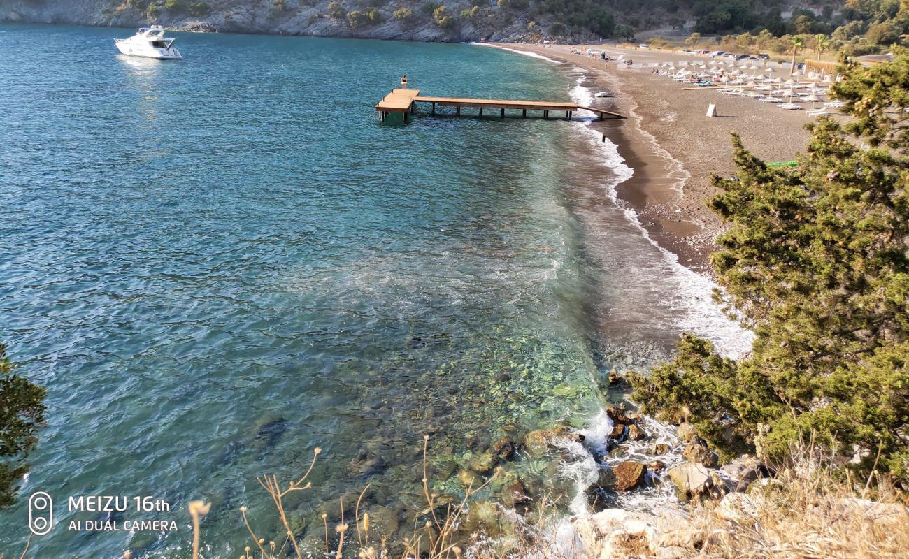 Foto af Candost beach IV med sort sand og småsten overflade