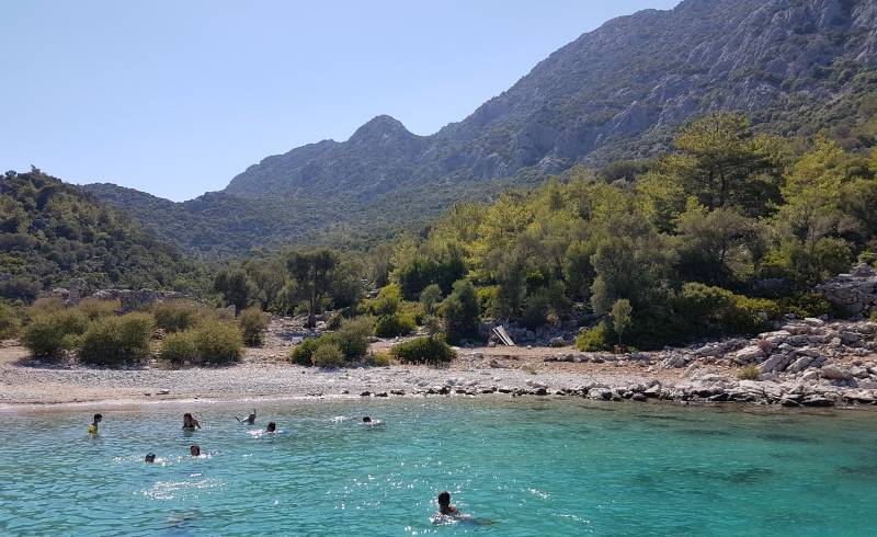 Foto af Gebekse koyu med gråt sand og småsten overflade